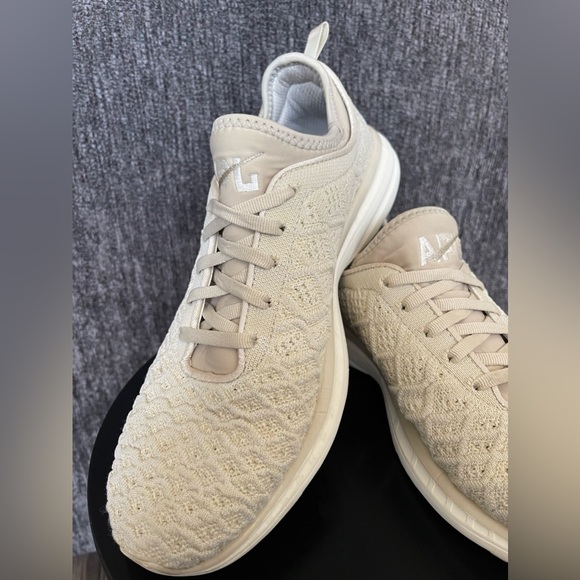 Women’s APL TechLoom Phantom Size 10 - Picture 4 of 13